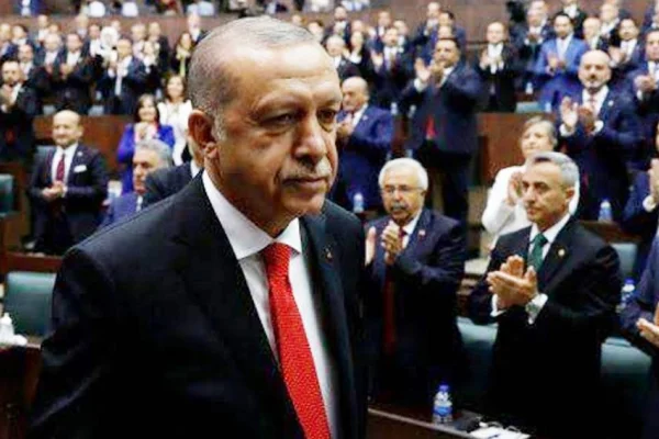 Kutuplaştırıcı ve dışlayıcı siyaset