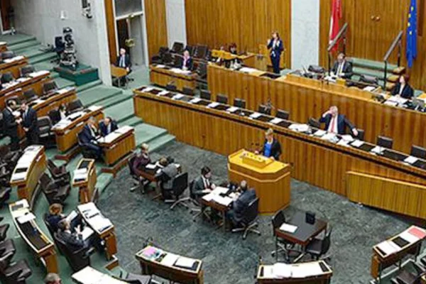 Türkiye’yi kınayın, yaptırım uygulayın
