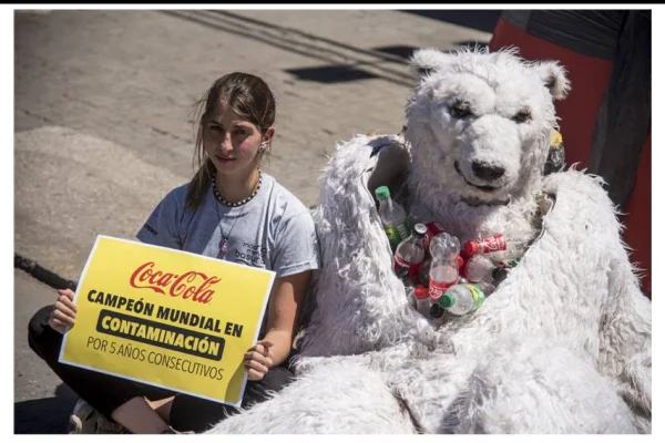 Coca-Cola fabrikasını protesto etti