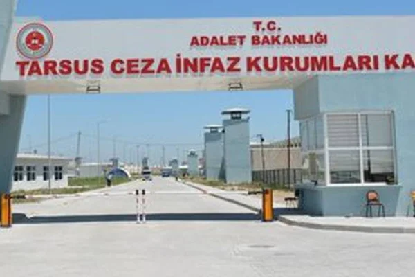 Tutsaklara su verilmiyor