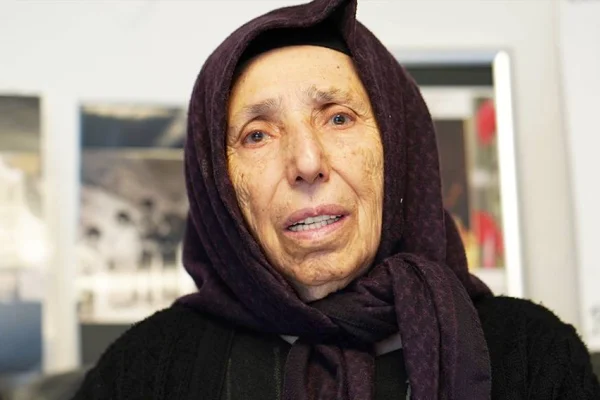 Bebeği annesinin göğsüne çivilediler