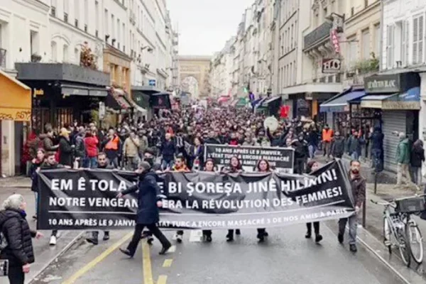 On binler République’ye yürüdü