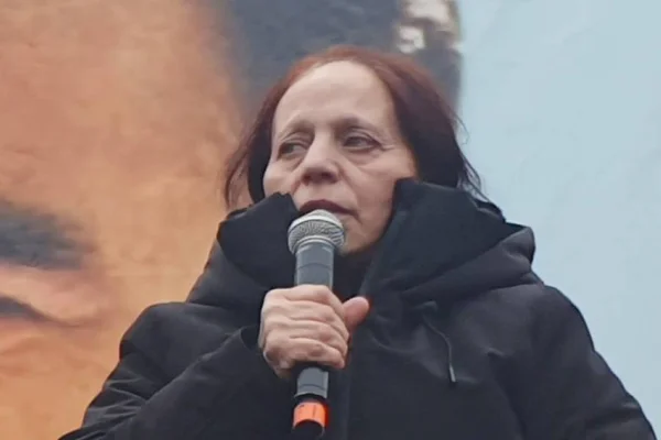 Hedef direnen kadınlardır