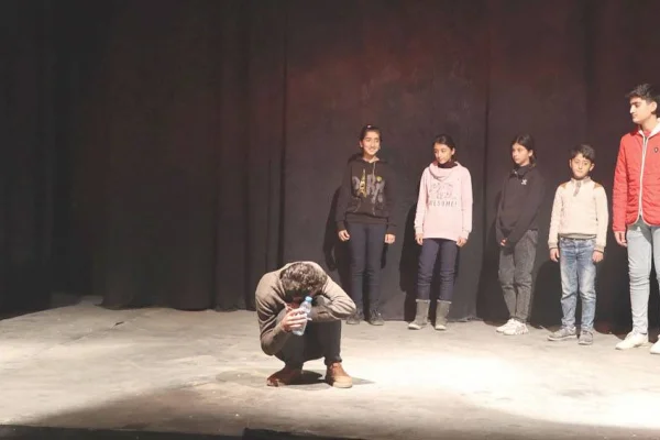 Qamişlo'da çocuklar için tiyatro