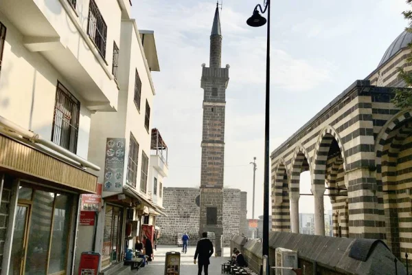 Sur’da birkaç saat: Doğa yutsun burayı