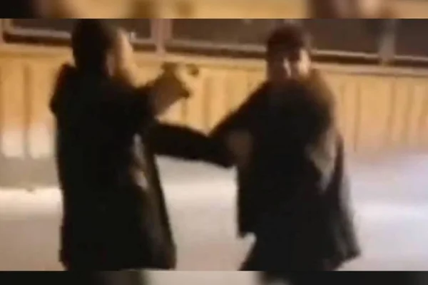 Polis, iki genci silahla yaraladı
