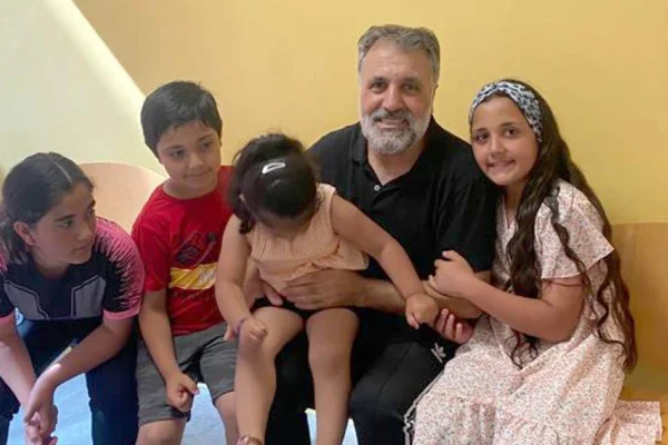 Arat ailesine sınır dışı tehdidi