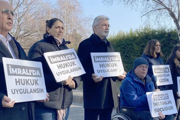 Tecrit karşıtlığı, savaş karşıtlığıdır