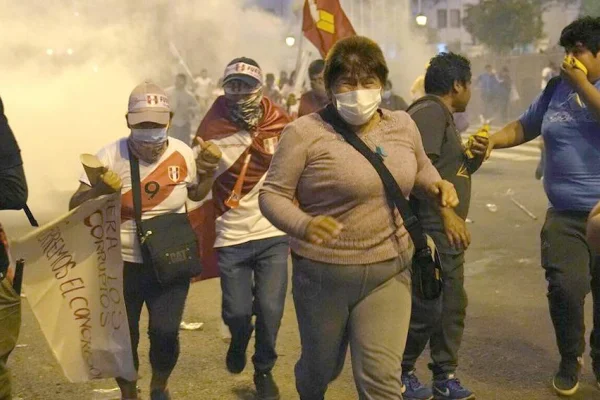 Peru'da kan durmuyor: 53 ölü