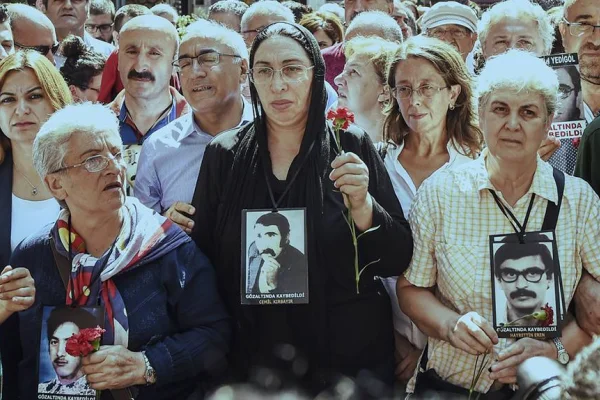 Sivil itaatsizlik ve Cumartesi Anneleri
