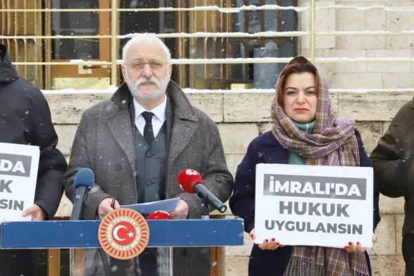 Nöbetteki vekiller yürüyüşe katılıyor