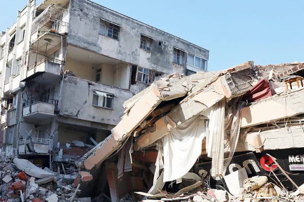 İşgal ve deprem: İki büyük felaket