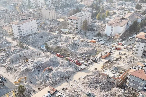 Cenazeler bırakıldı, enkaz kaldırılıyor