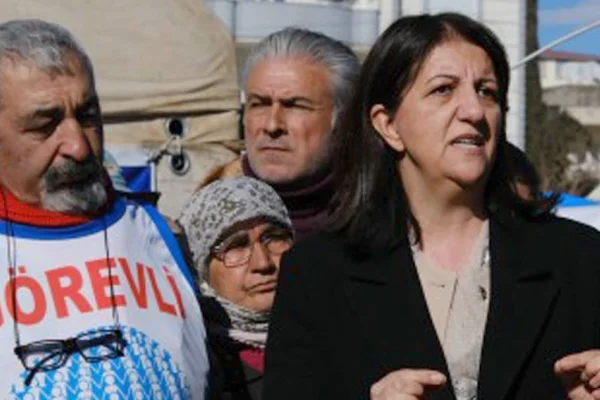 İstifa yerine parmak sallıyorlar