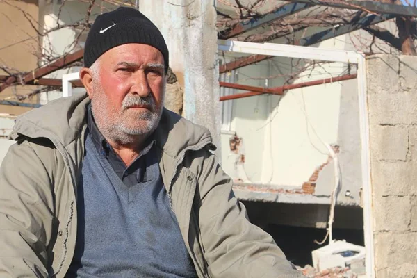 İki gün aç, susuz ve yalın ayak