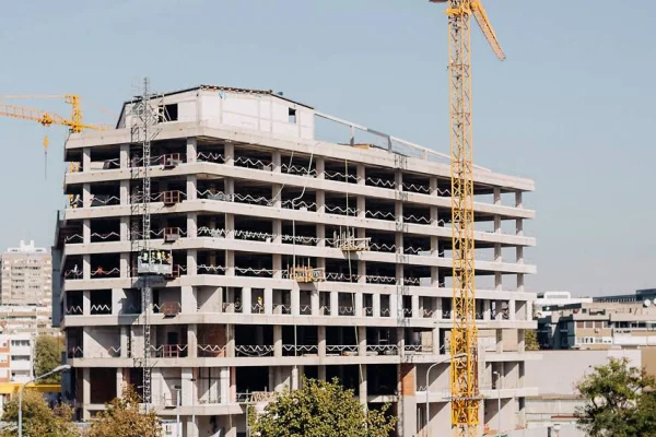 Avrupa'nın 14 katı müteahhit var