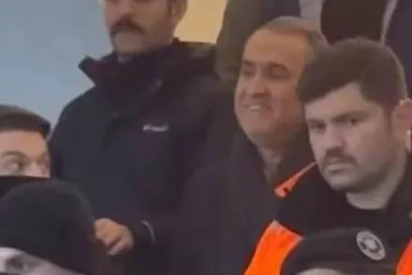 Sırıtan vali depolara göz koydu