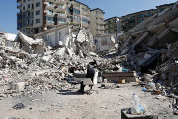 Son deprem de can aldı