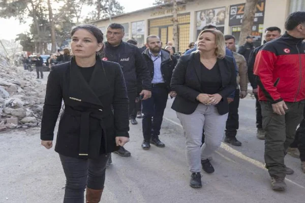 Alman bakanlar halkı dinledi