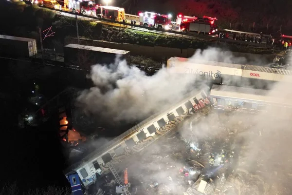 Yunanistan’da tren kazası: 36 can kaybı