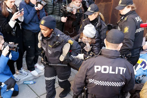 İskandinavya'da ren geyiği protestosu