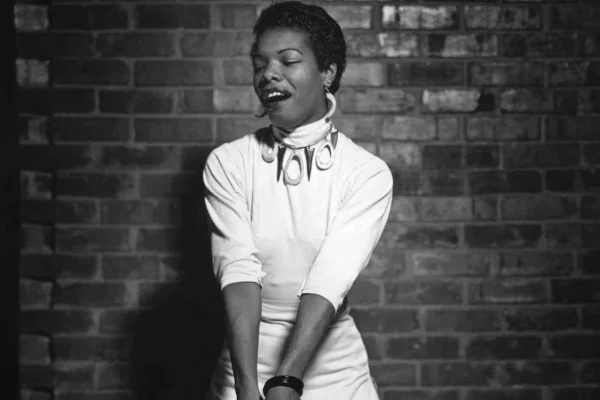 Maya Angelou! Baskên te pirr li te tên