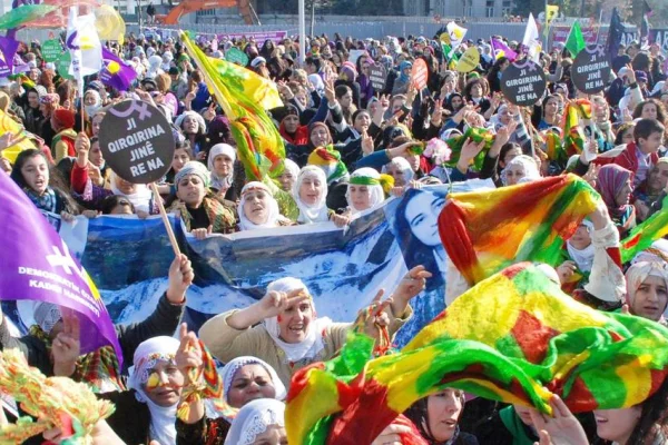 İktidar, ölüme terk ederken kadınlar dayanışmayı büyüttü