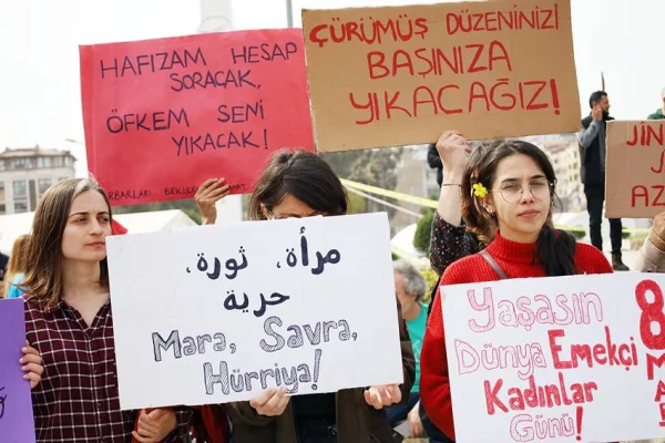 Yastayız, isyandayız, meydanlardayız