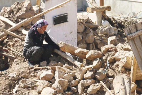 Hasarlı evler 72 can aldı