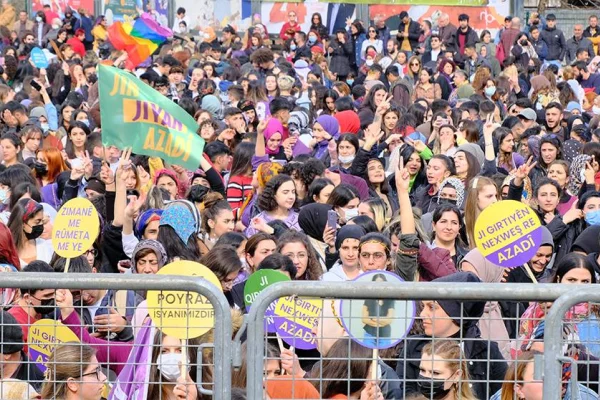 Kürt kadınlarının deneyimiyle 8 Mart