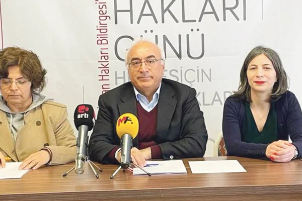 İşkence depremde de sürdü