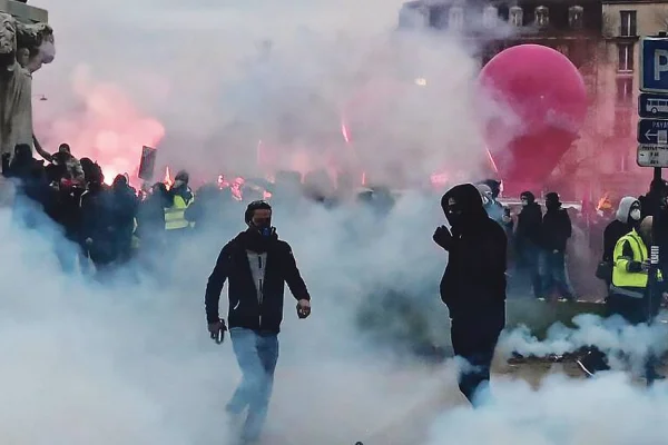 Fransa’da yüzlerce gözaltı