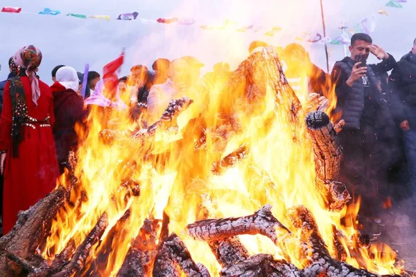 Newroz ve sanatta eleştirel olanaklar üzerine