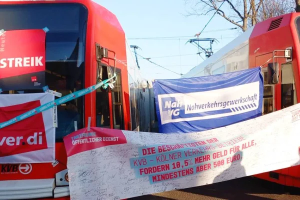 Grevler sürüyor