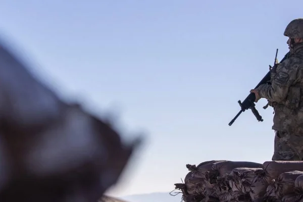 Asker kiliseye çöktü, Gever abluka altında