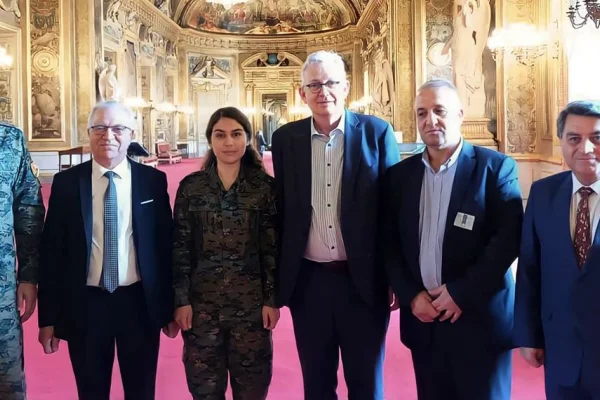 Fransa senatosundan bir fotoğraf