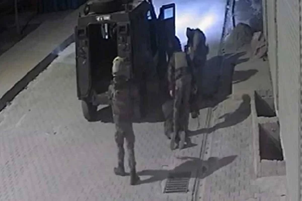Sokak çetesi gibi saldırmışlar