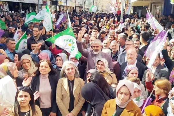 Serhat'ın dağları ihtişamlı, rengi belli