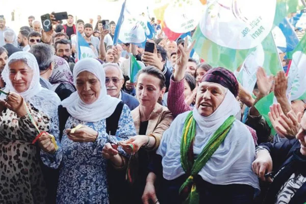 Yeşil Sol dört koldan çalışıyor