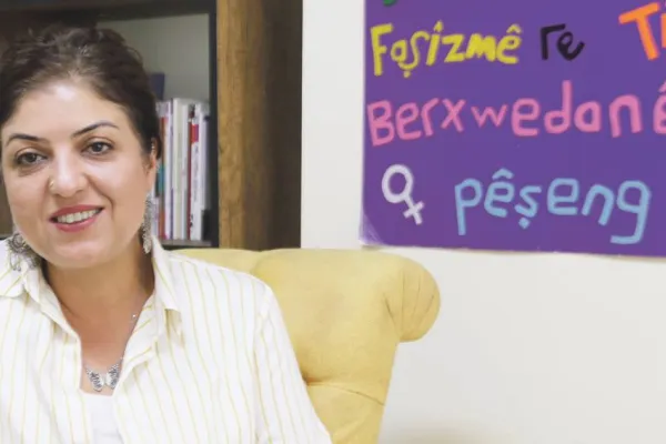 Ege'ye kadın rengi