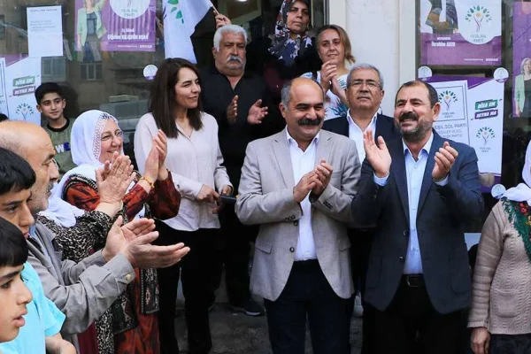Amed'den 12, toplamda 100