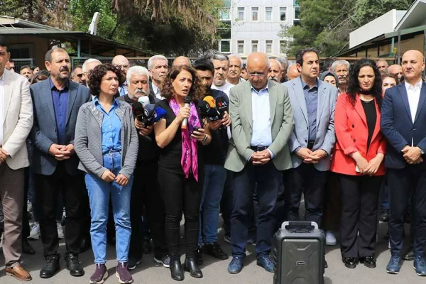 Korkmuyoruz buradayız!