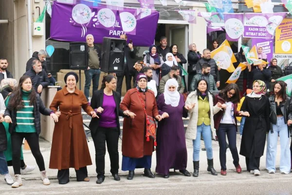 Kadınlar biletini kesecek