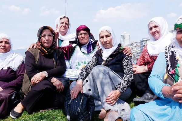 Erdoğan düşerse, anneler nefes alır