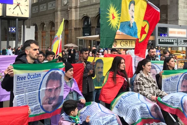 Gençler tecride karşı alanlarda
