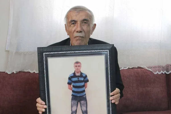 Hasta tutsak tekli hücrede