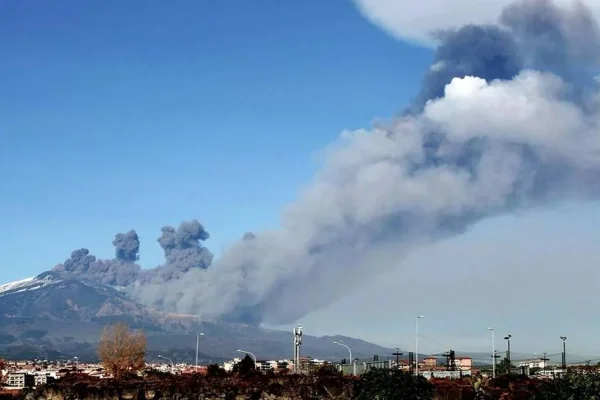 Etna harekete geçti