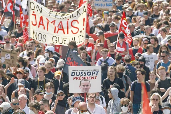 Macron bu sesi duy!