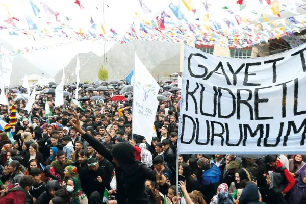 Partiyi savunmanın dayanılmaz hafifliği