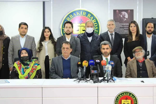 Mezar yerini açıklamıyor